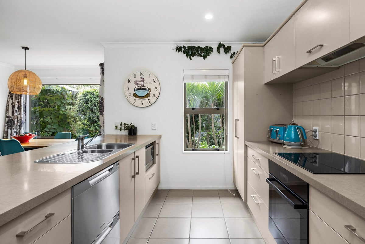 4 West Place, Greenmeadows, Napier - Carousel 2