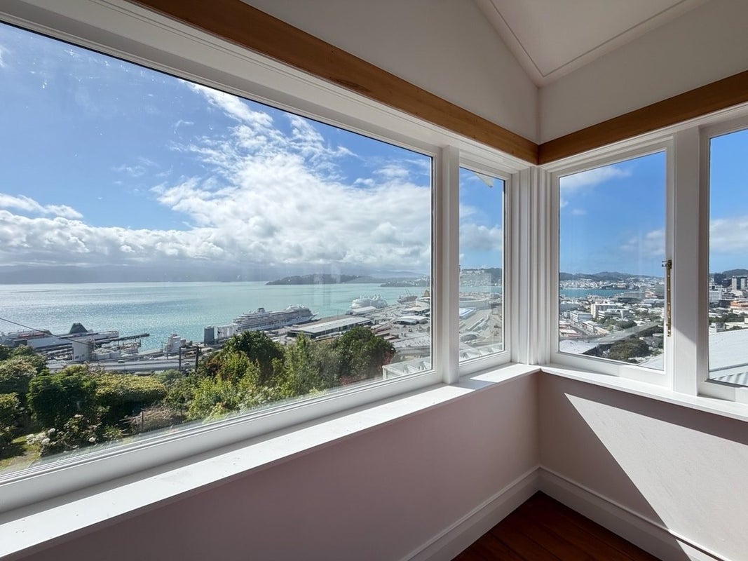 8 Lower Watt Street, Wadestown, Wellington - Carousel 2