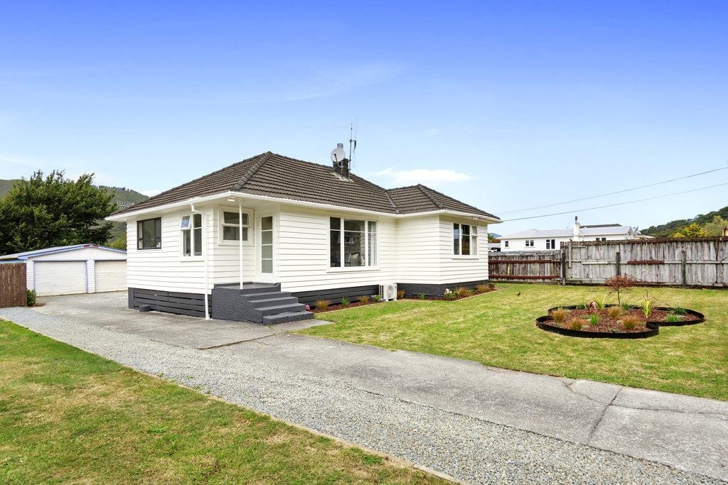 158 Wellington Road, Wainuiomata, Lower Hutt - Carousel 1