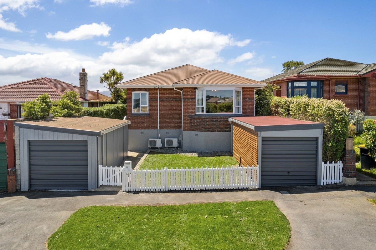 61 Riselaw Road, Calton Hill, Dunedin - Carousel 1