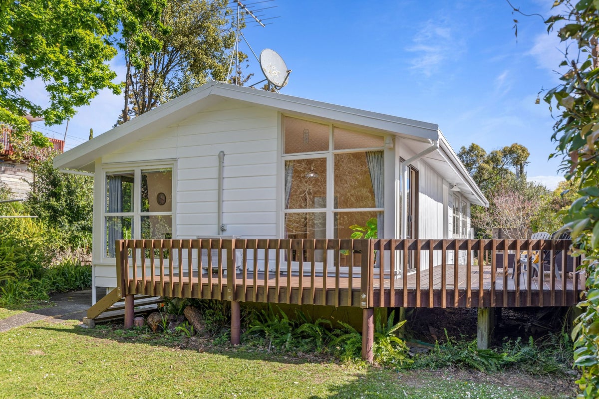 86 Eskdale Road, Birkdale, Auckland - Carousel 1