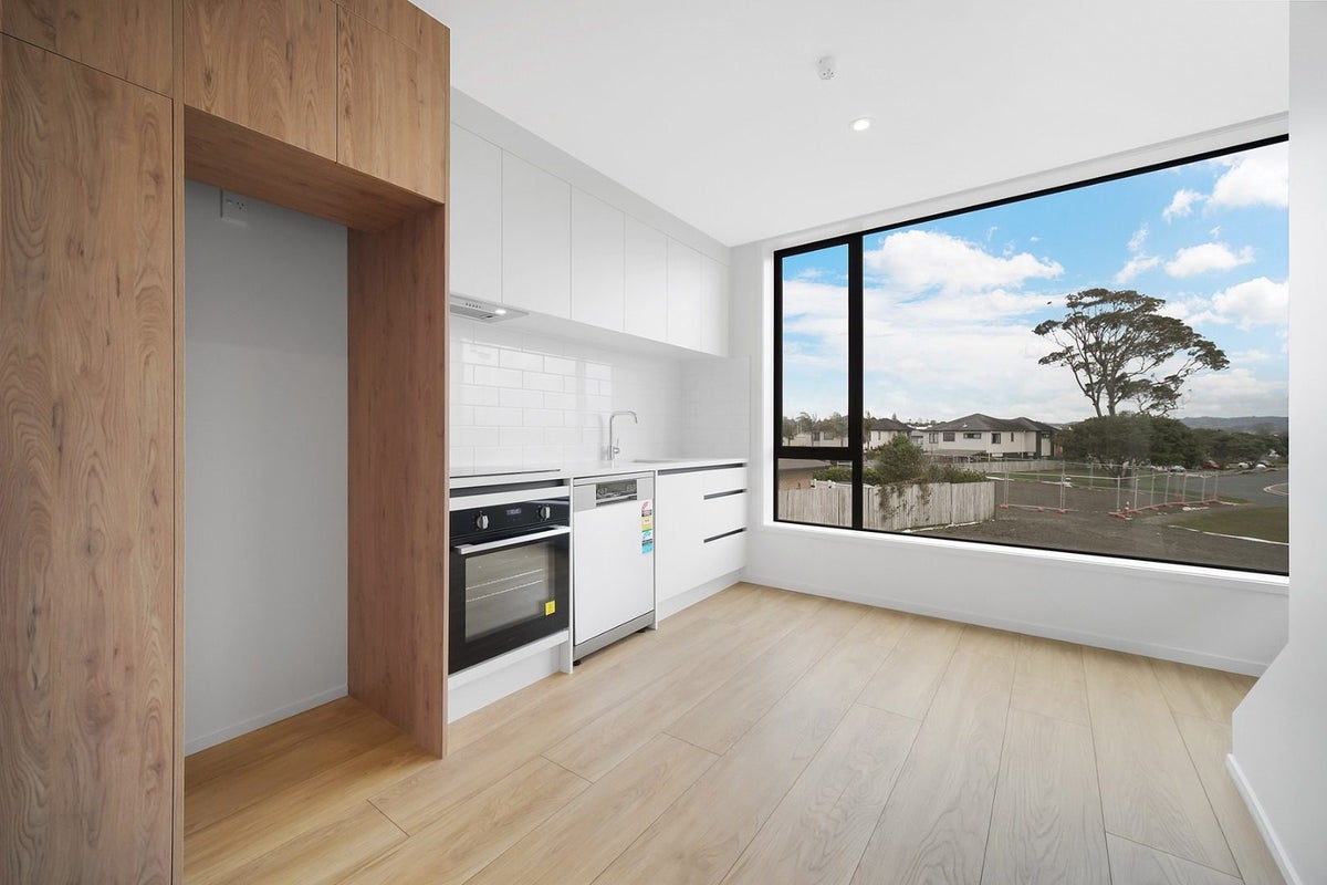 4/4 Treasure Lane, TE ATATU SOUTH, AUCKLAND - Carousel 2