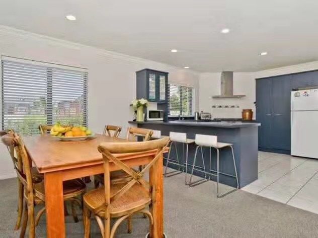 7 Nottingham Drive, Hamilton East, Hamilton - Carousel 2