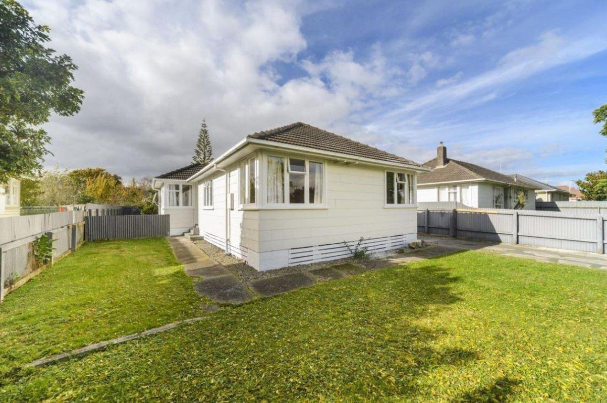 29 Cardiff Street, Awapuni, Palmerston North - Carousel 17