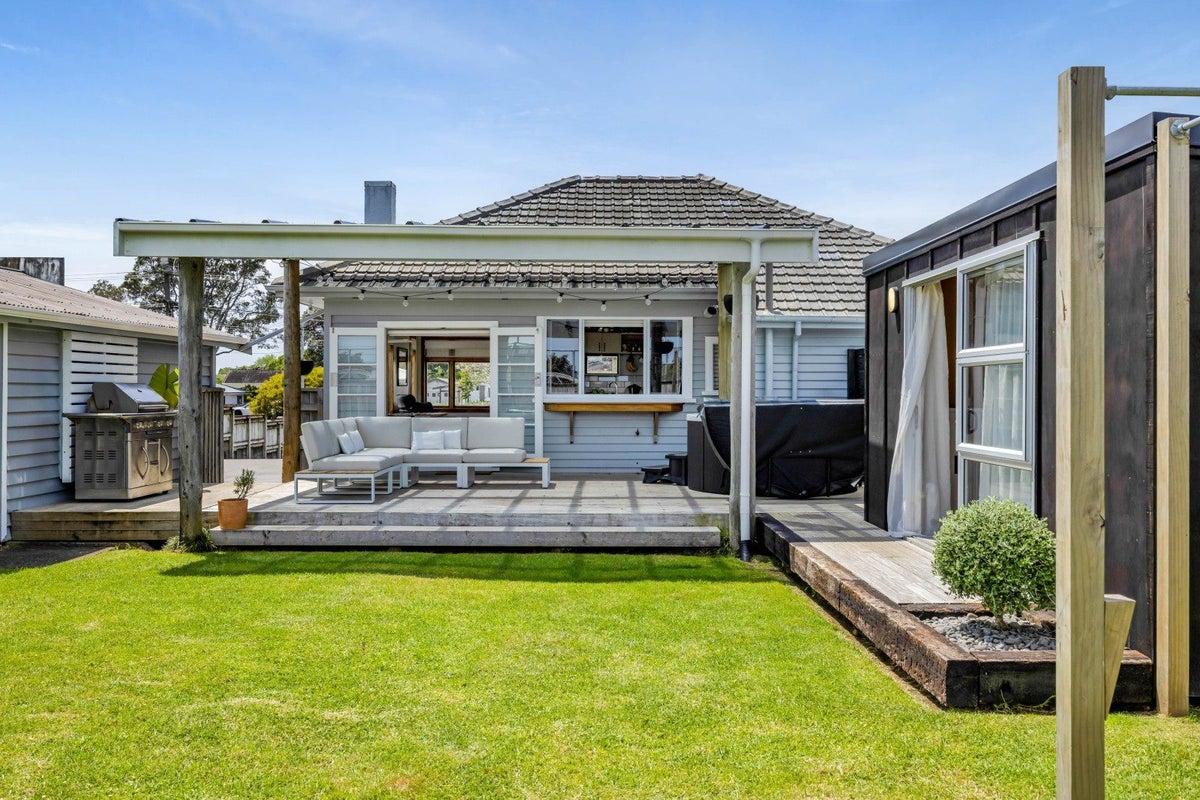 9 Omata Road, Westown, New Plymouth - Carousel 2