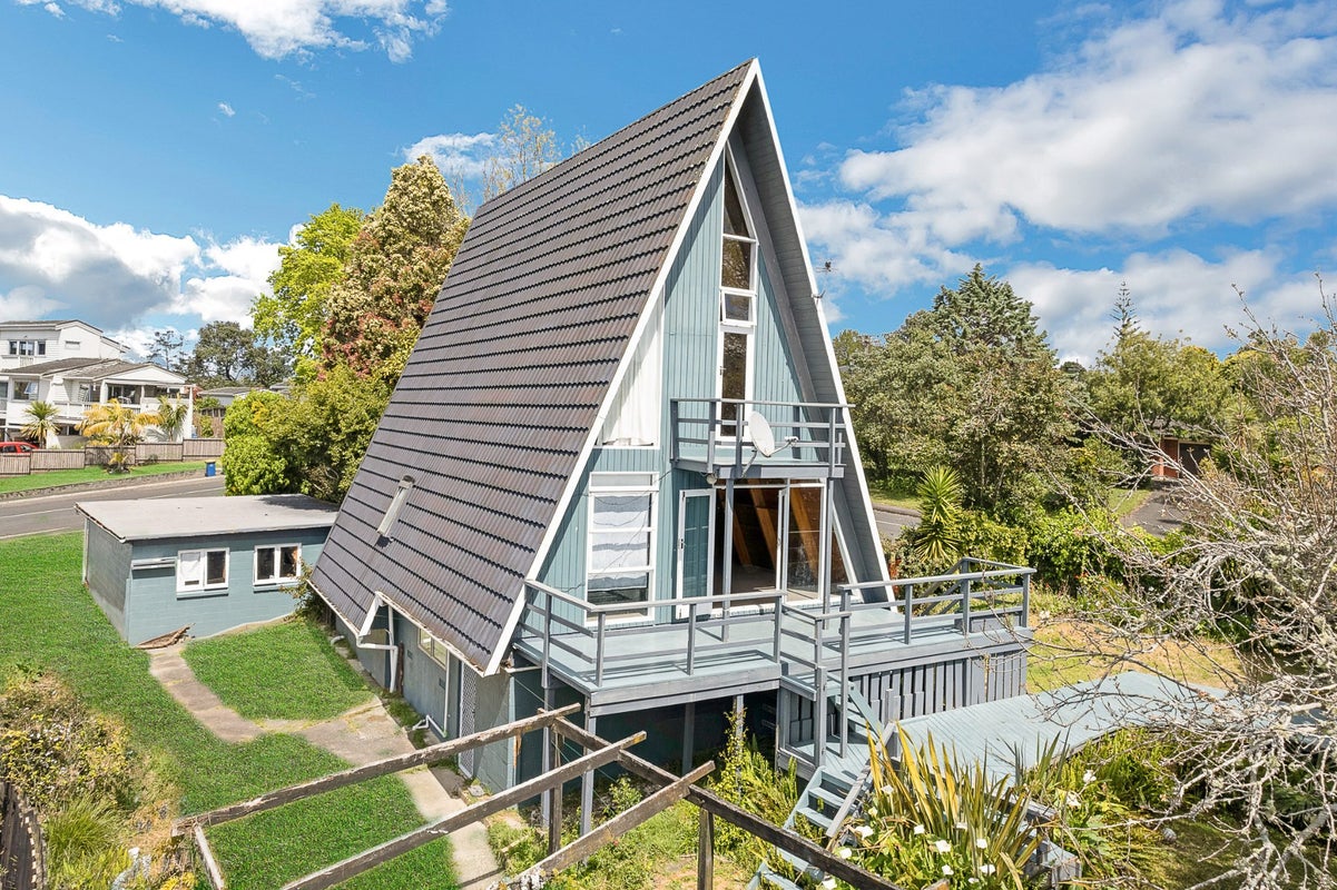 1 Realm Place, Massey, Auckland - Carousel 1
