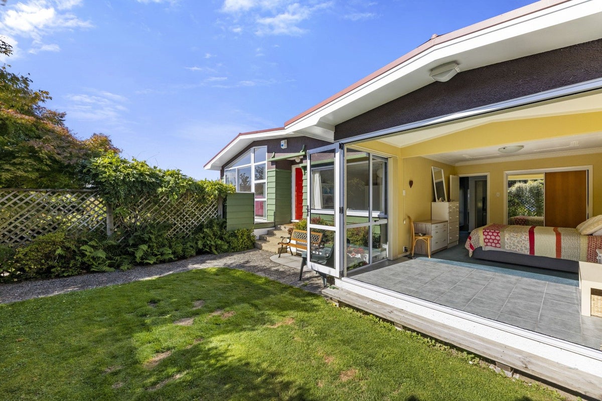 12 Pioneer Crescent, Helensburgh, Dunedin - Carousel 1