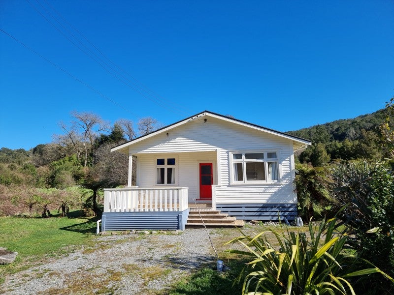 30 Oxford Street, Taylorville, Greymouth - Carousel 1