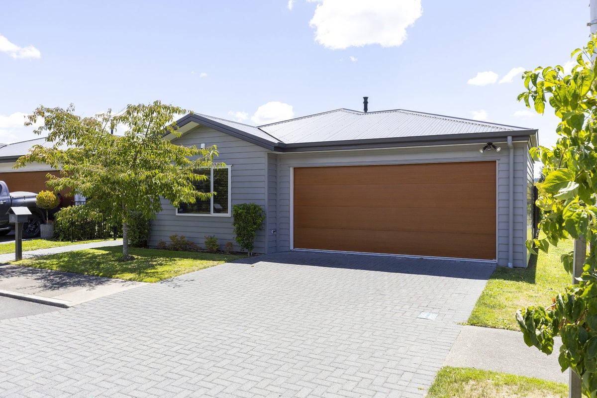 25 Chateau Crescent, Rangatira Park, Taupo - Carousel 1