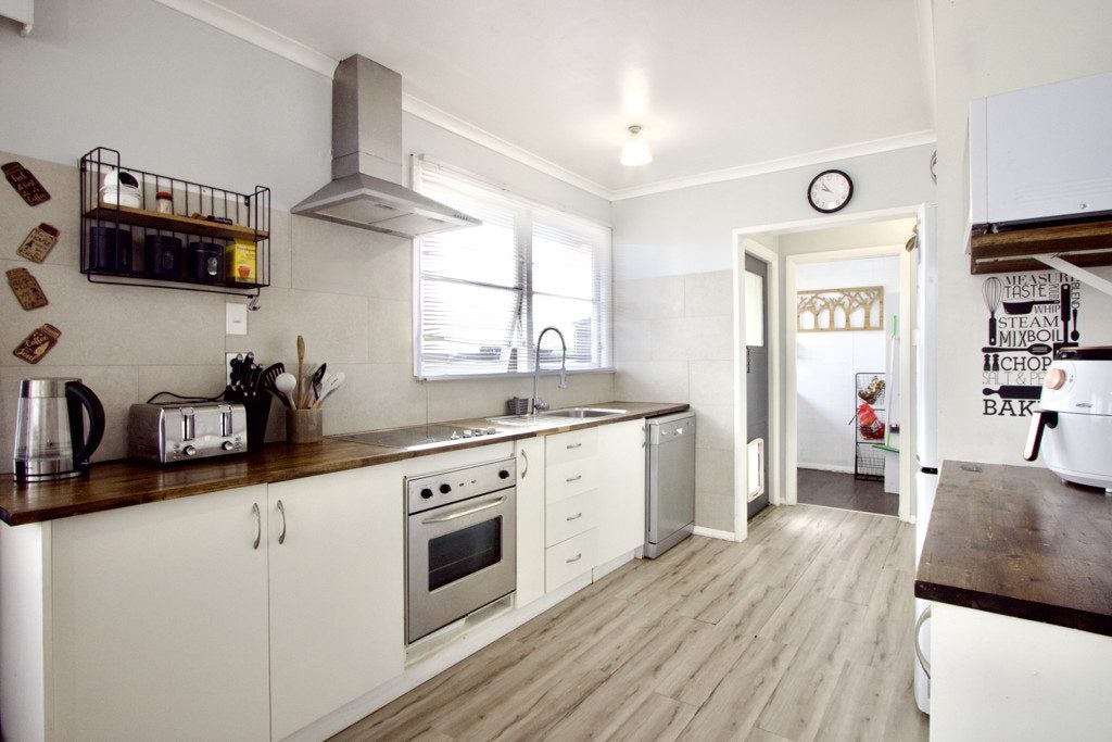 15 Barrett Road, Whalers Gate, New Plymouth - Carousel 1