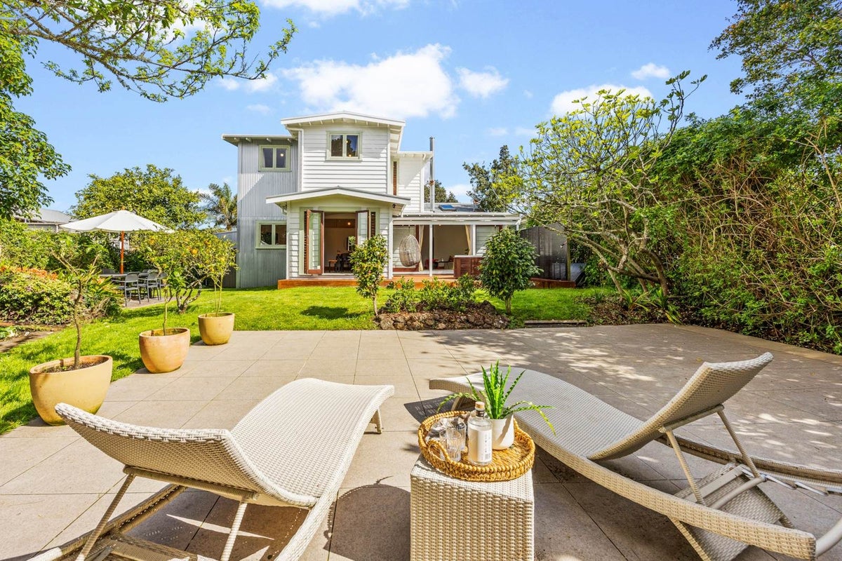 32 Princes Avenue, Mount Roskill, Auckland - Carousel 2