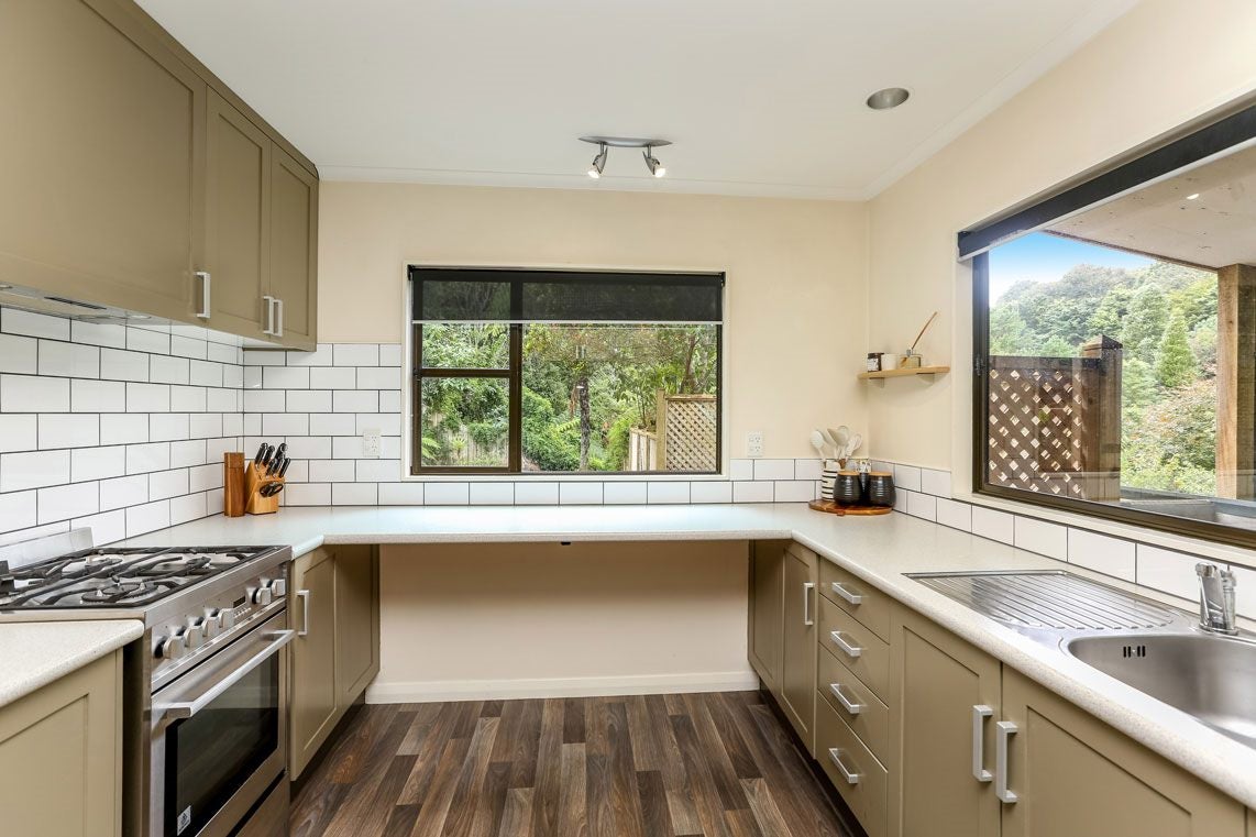 12C Marina Grove, Frankleigh Park, New Plymouth - Carousel 2
