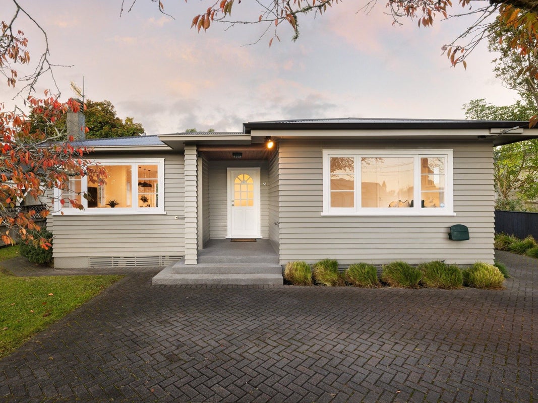 8 Saint Winifreds Avenue, Hamilton East, Hamilton - Carousel 2