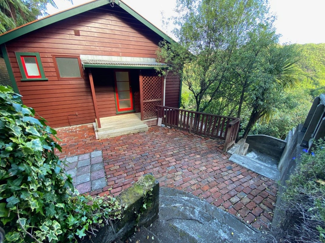 39 Mount Pleasant Road, Aro Valley, Wellington - Carousel 1