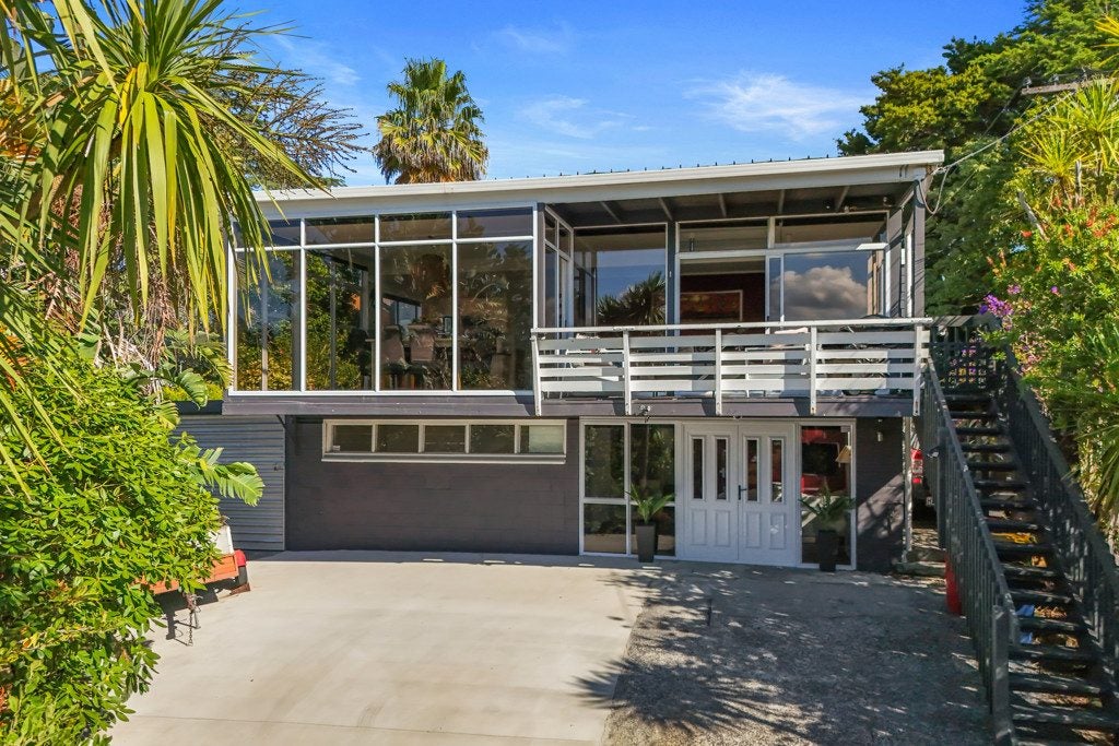 107 Tiroroa Avenue, Te Atatu South, Auckland - Carousel 1