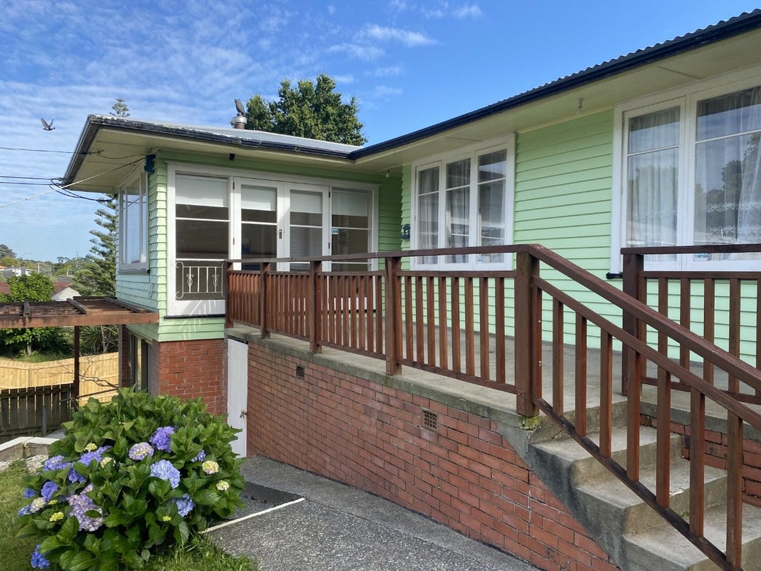 10 Endeavour Street, Blockhouse Bay, Auckland - Carousel 1