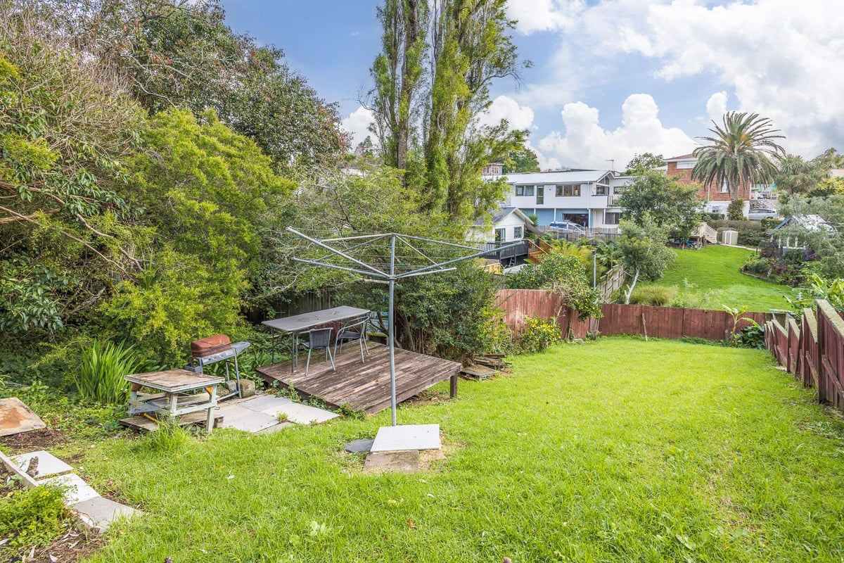 2/81 Seabrook Avenue, New Lynn, Auckland - Carousel 2