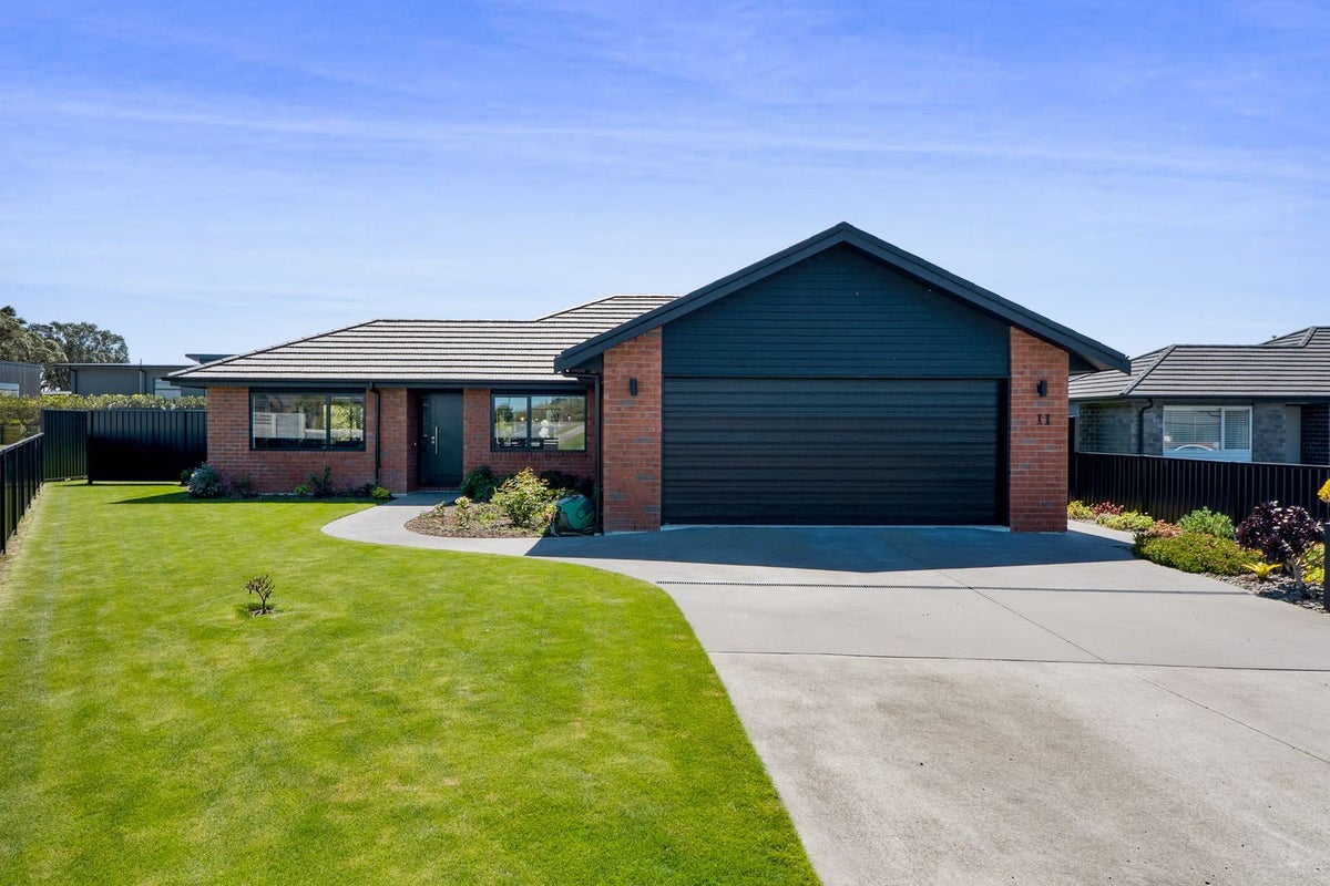 11 Cooke Farm Grove, Waiwhakaiho, New Plymouth - Carousel 1