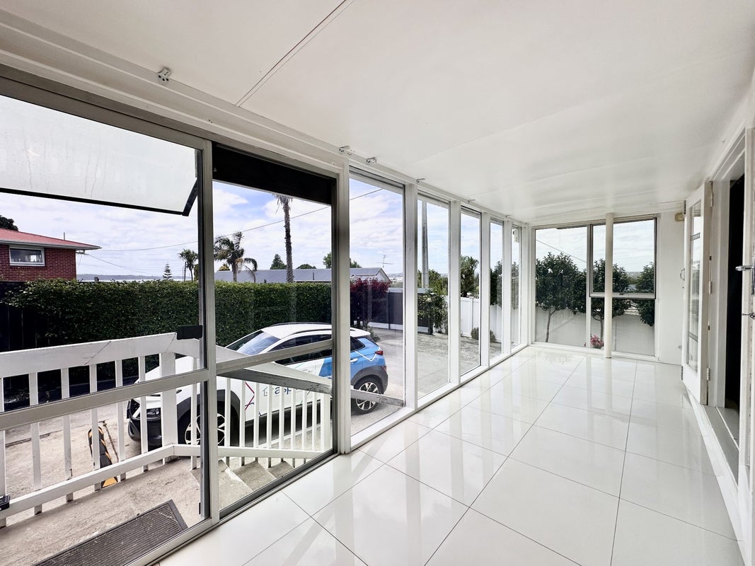 19 FAIRLEA RD, Te Atatu South, Auckland - Carousel 2