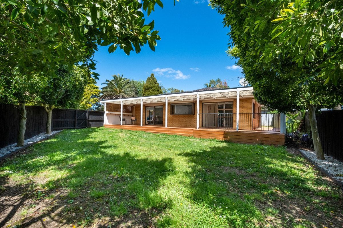 16 Redlands Grove, Swanson, Auckland - Carousel 19