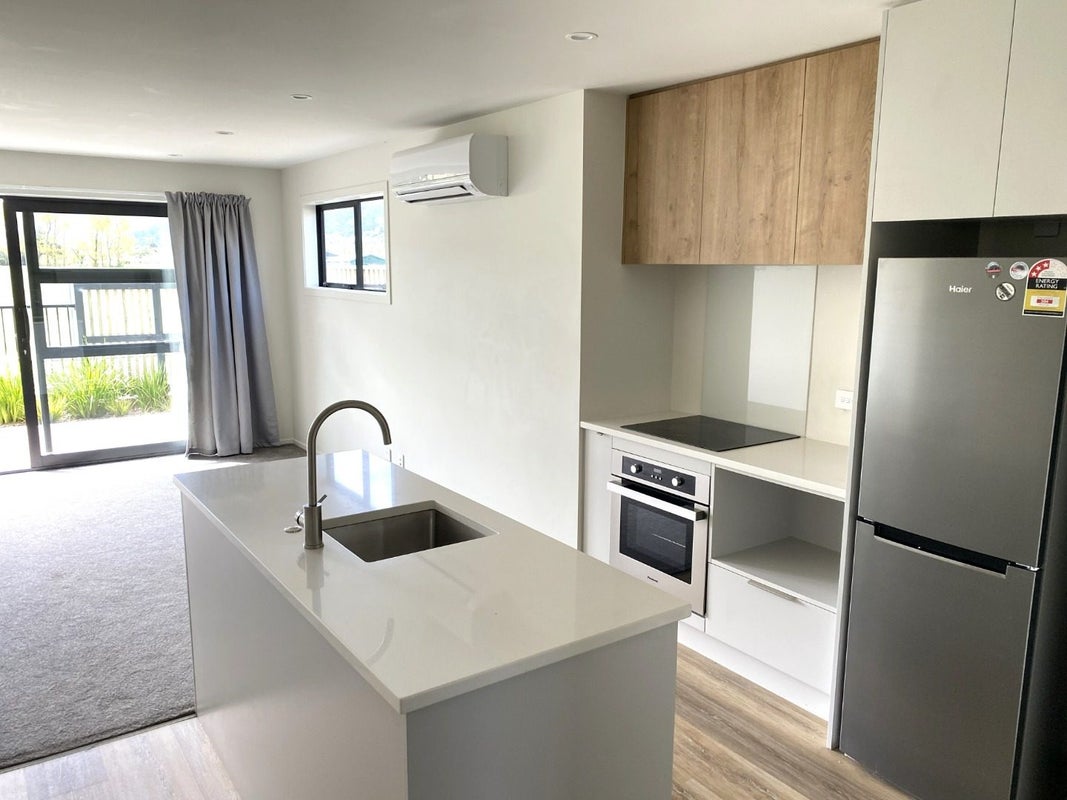 12/28 Fitzherbert Road, Wainuiomata, Lower Hutt - Carousel 2
