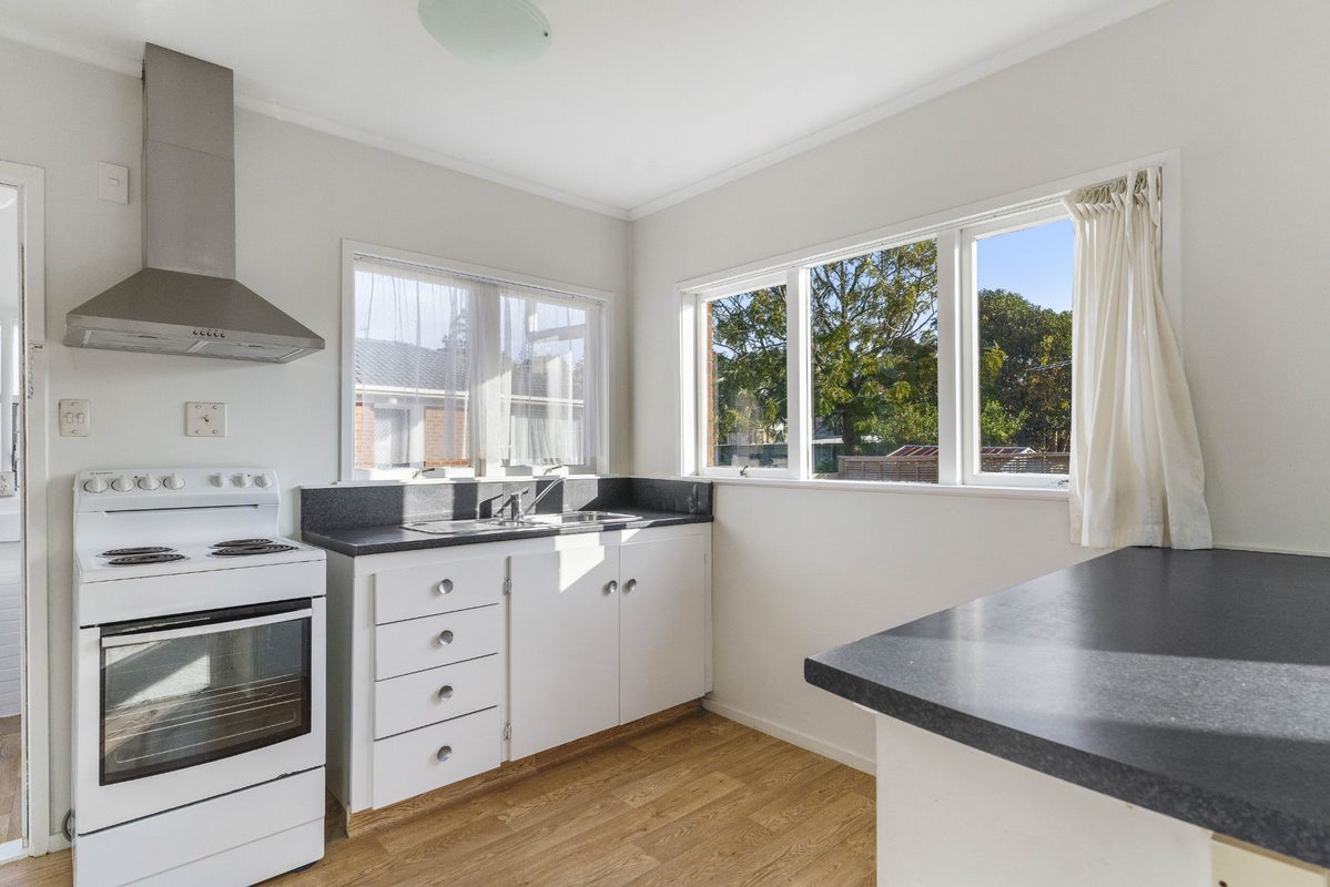 2/8 Chartwell Avenue, Glenfield, Auckland - Carousel 2