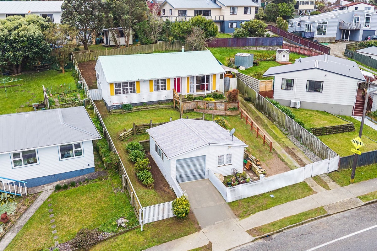 472 Warspite Avenue, Ascot Park, Porirua - Carousel 2