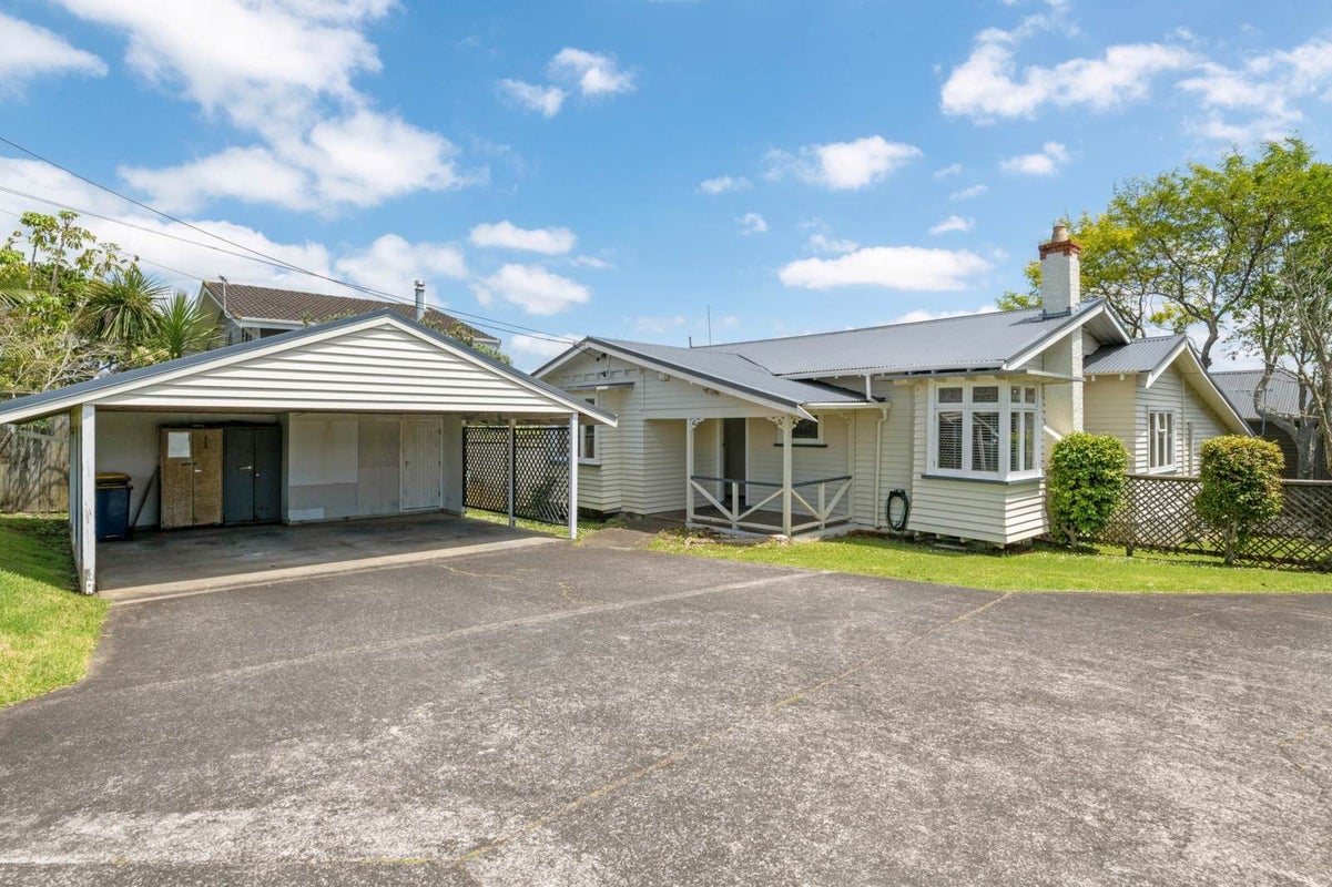 1/3 Eversleigh Road, Belmont, Auckland - Carousel 2