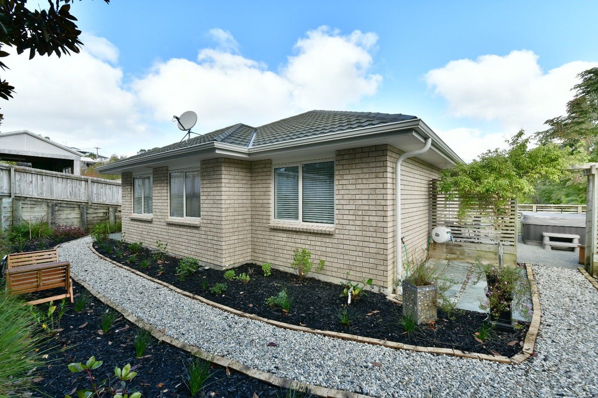 21B Bonita Avenue, Stanmore Bay, Whangaparaoa - Carousel 1