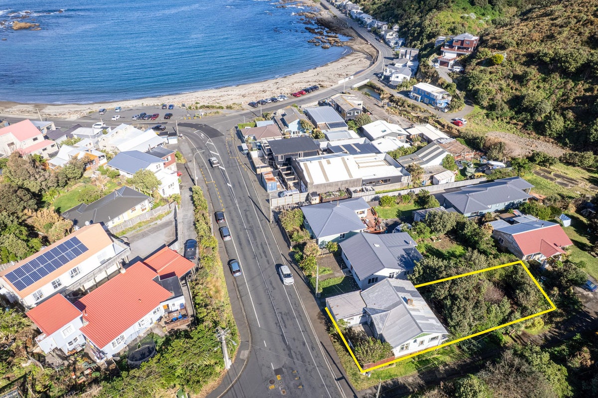 15 Happy Valley Road, Owhiro Bay, Wellington, Wellington - Carousel 1