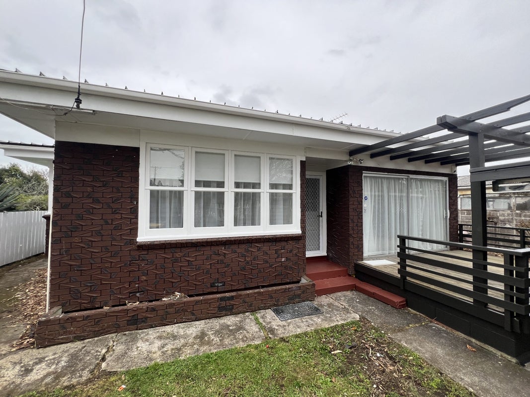 42 Kawiti Avenue, Point England, Auckland - Carousel 2