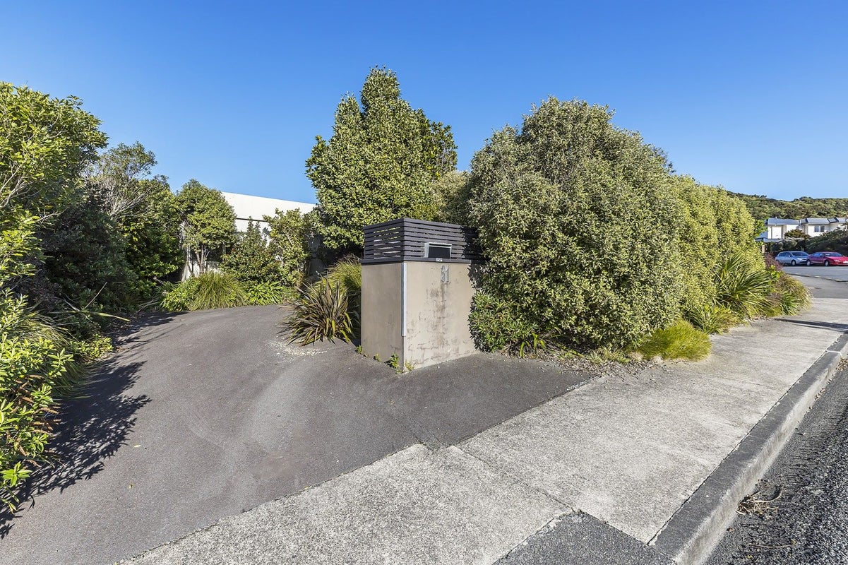 31 Ashton Fitchett Drive, Brooklyn, Wellington - Carousel 1