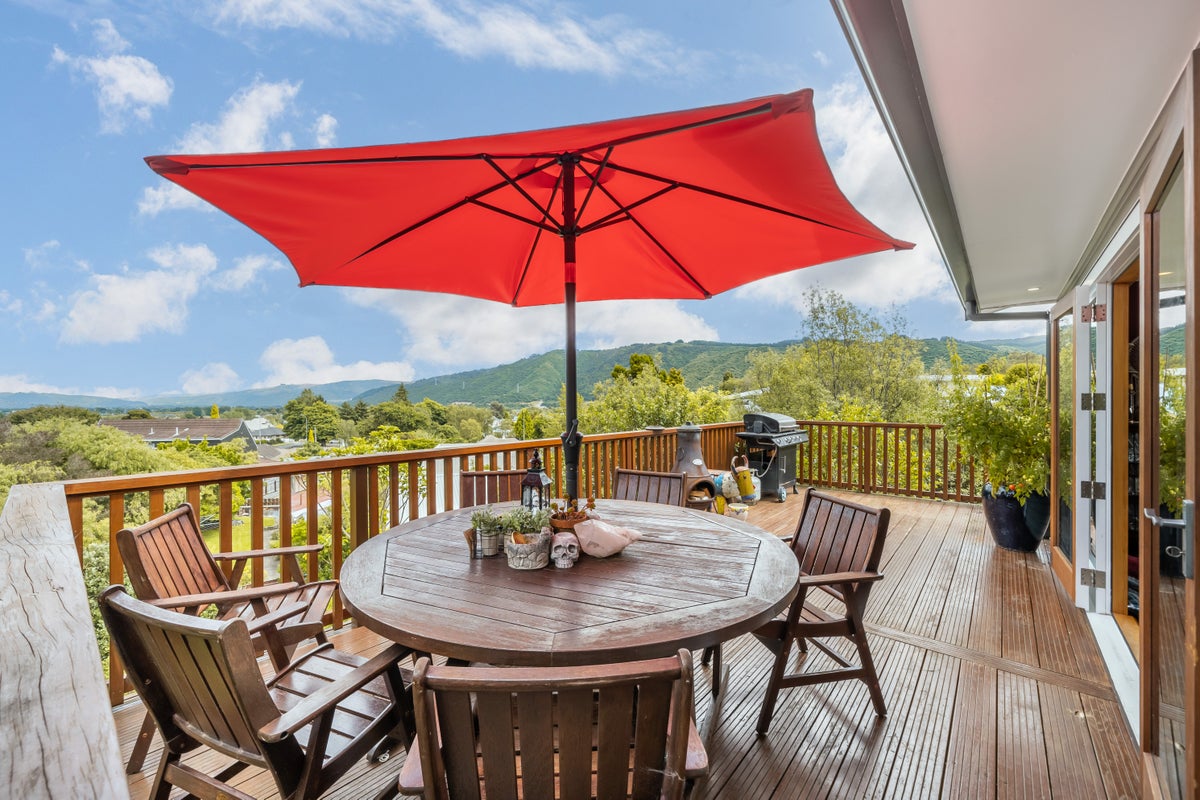 12 Radiata Grove, Brown Owl, Upper Hutt - Carousel 2