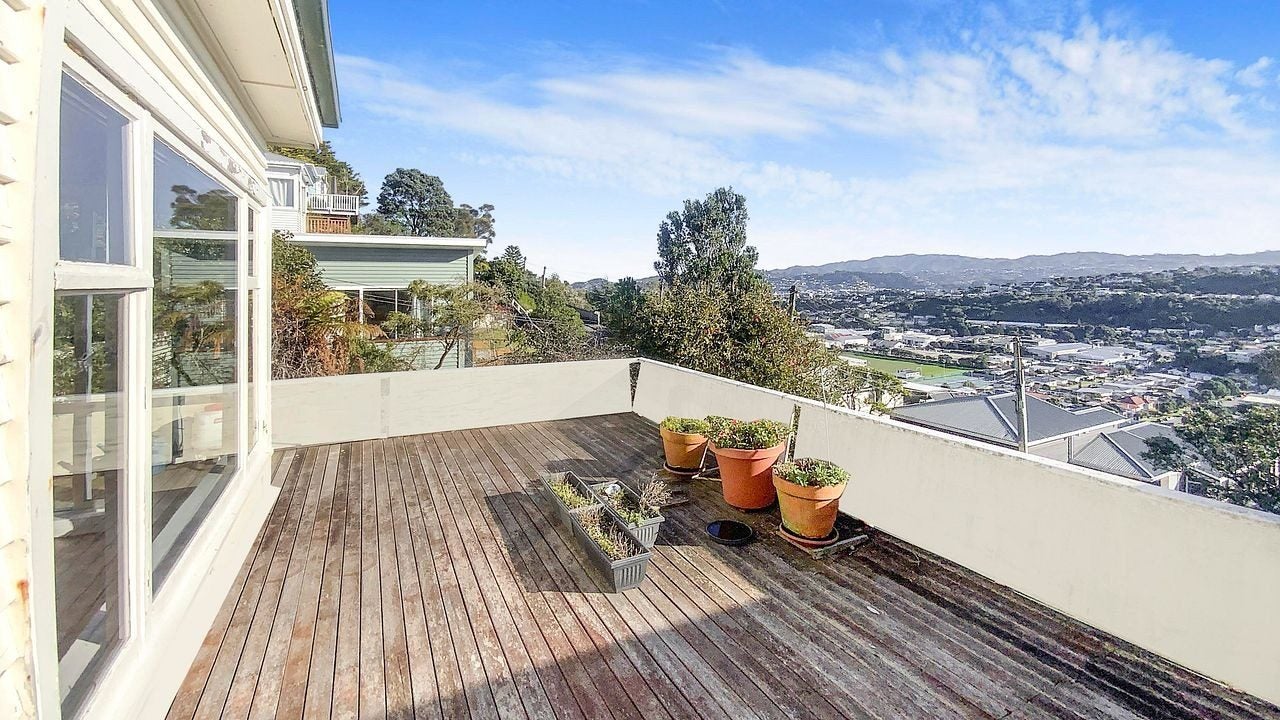 88 Nevay Road, Karaka Bays, Wellington - Carousel 1