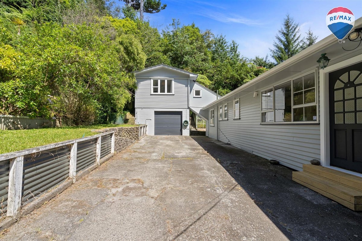 21 Thomson Grove, Stokes Valley, Lower Hutt - Carousel 2