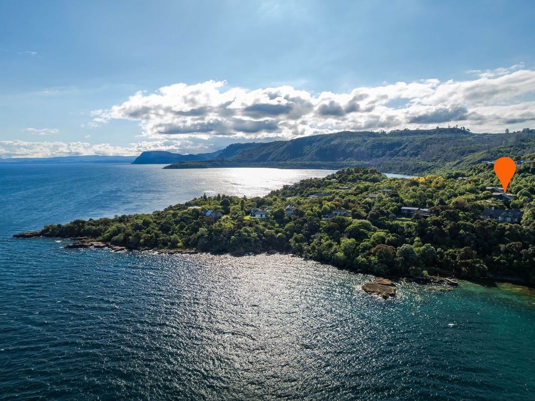2/8 Whakamoenga Point, Taupo, Taupo - Carousel 1