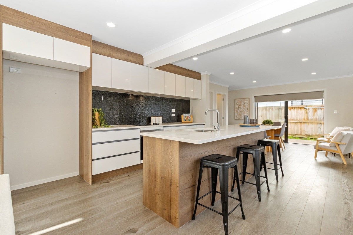2/52 Carrington Avenue, Hillcrest, Hamilton - Carousel 1