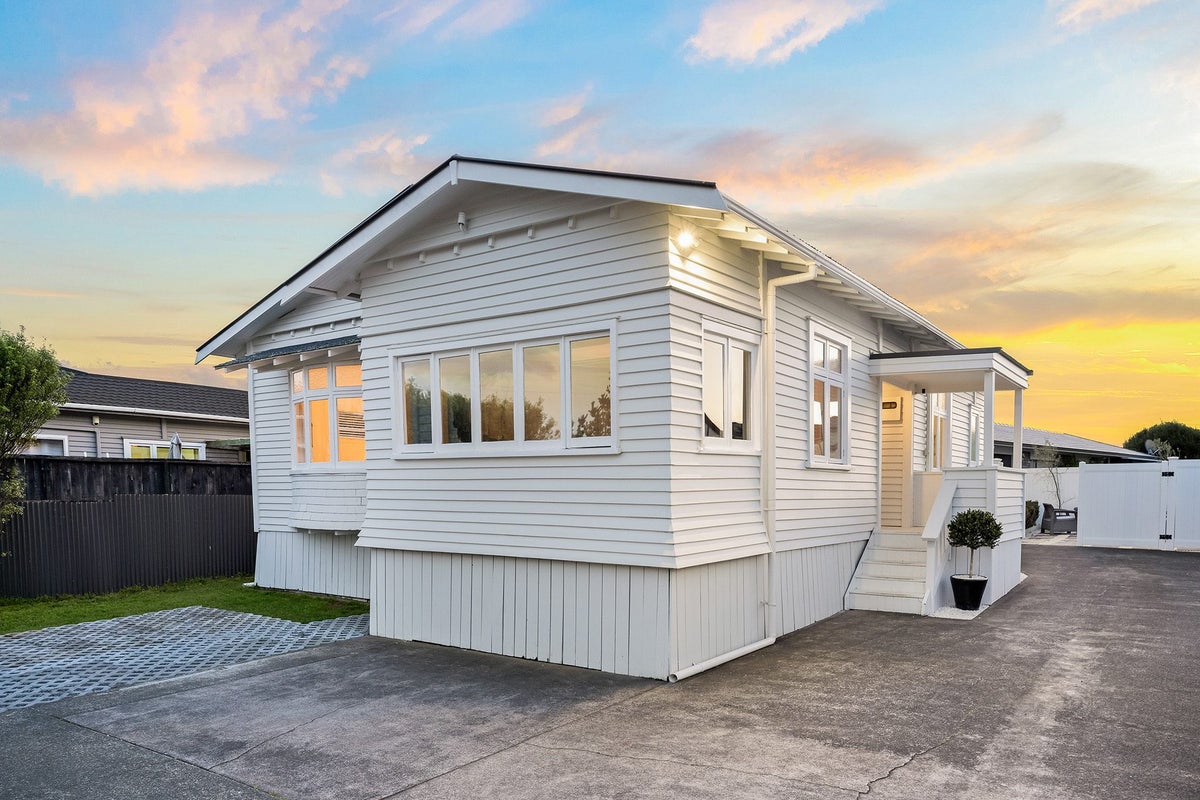 2/1601 Great North Road, Waterview, Auckland - Carousel 1