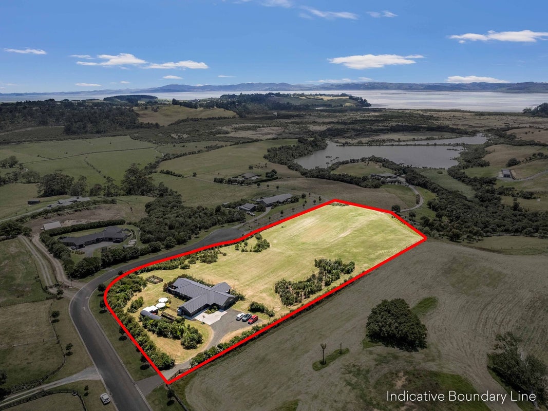 18 Kaipara Lake Road, Helensville - Carousel 40