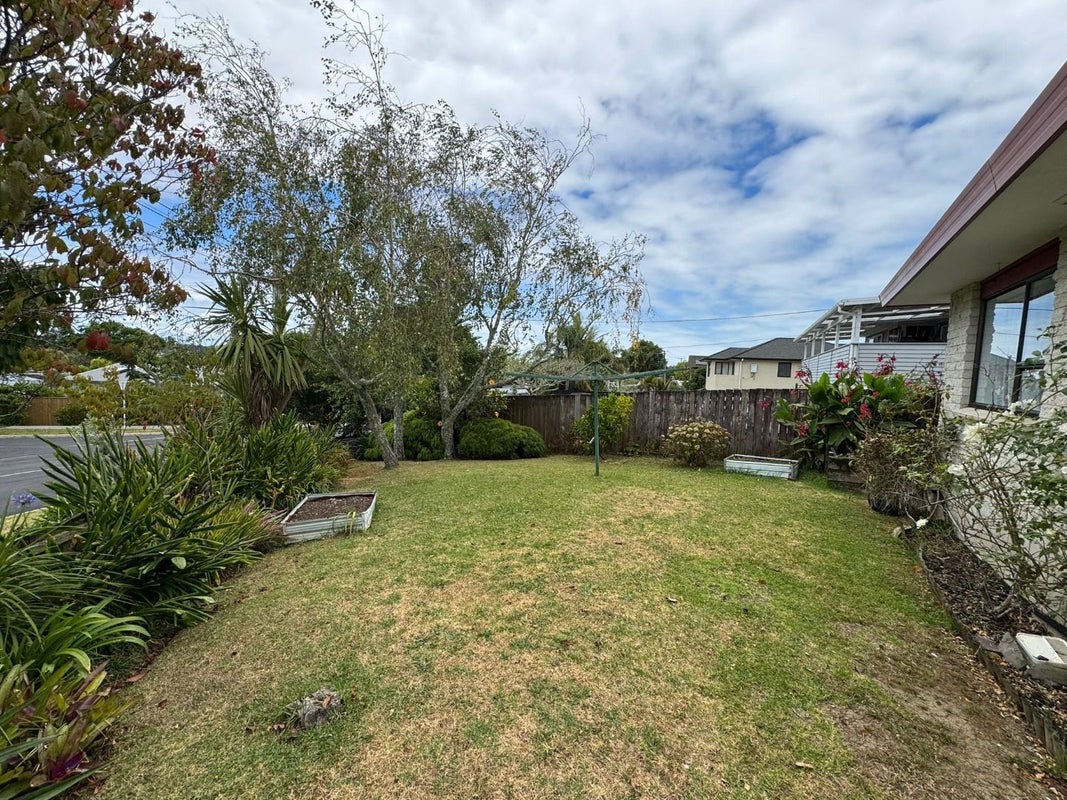 1/60 Nikau Street, New Lynn, Auckland - Carousel 15