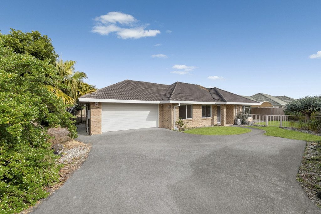 58 Frank Nobilo Drive, Golflands, Auckland - Carousel 1