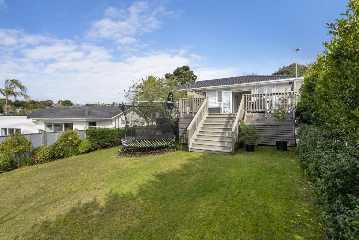 25 Agincourt Street, Glenfield, Auckland - Carousel 2
