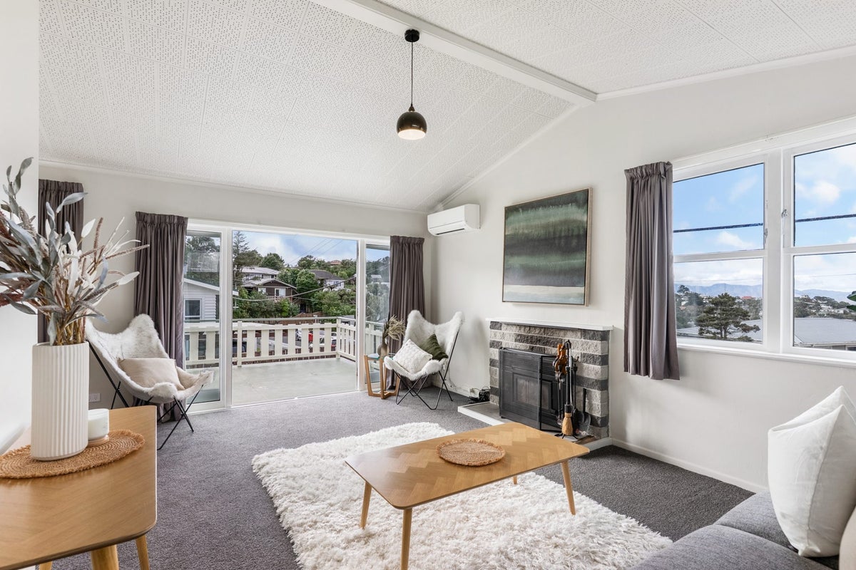 4 Cotswold Crescent, Newlands, Wellington - Carousel 2