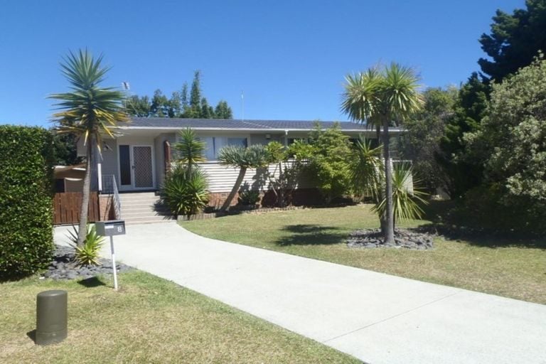 8 Salamanca Road, Sunnynook, Auckland - Carousel 1