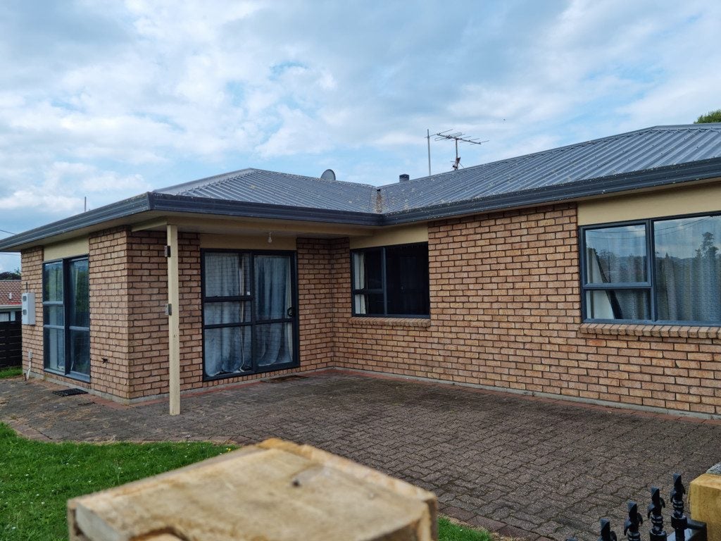 18 Puriri Crescent, Hillcrest, Rotorua - Carousel 1