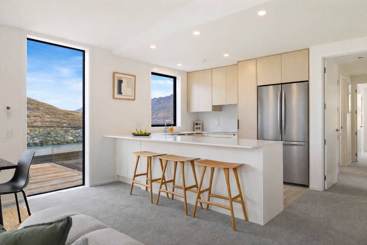 49 Angelo Drive, Queenstown Hill, Queenstown - Carousel 1