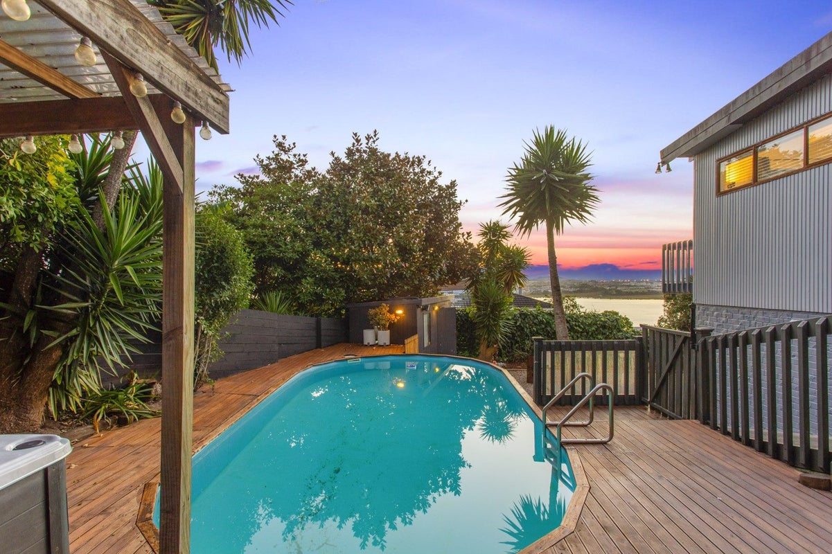 36 Telstar Place, Beach Haven, Auckland - Carousel 1