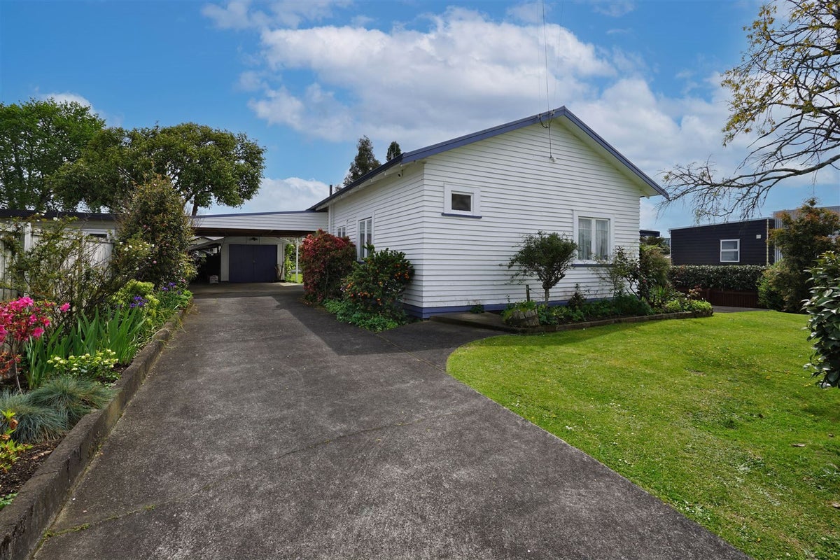 23 Brookfield Street, Hamilton East, Hamilton - Carousel 2