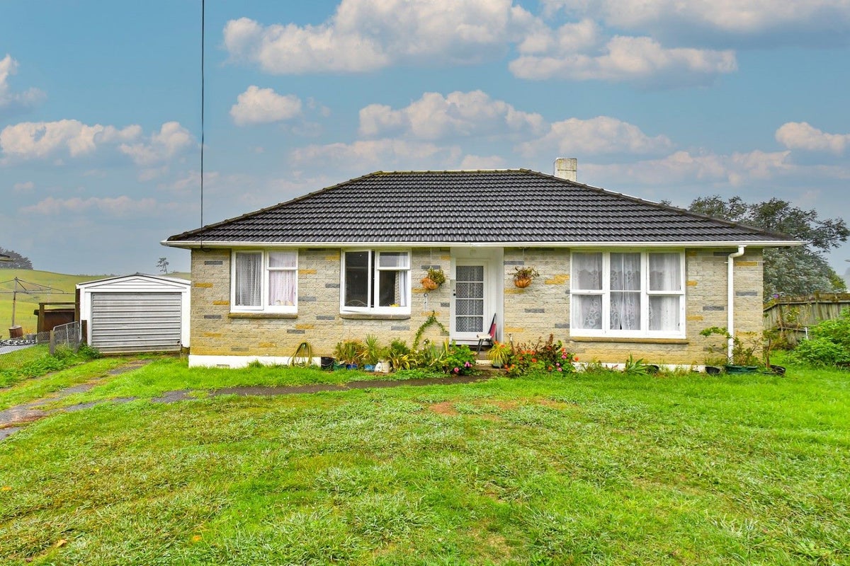 11 Emere Place, Meremere - Carousel 1