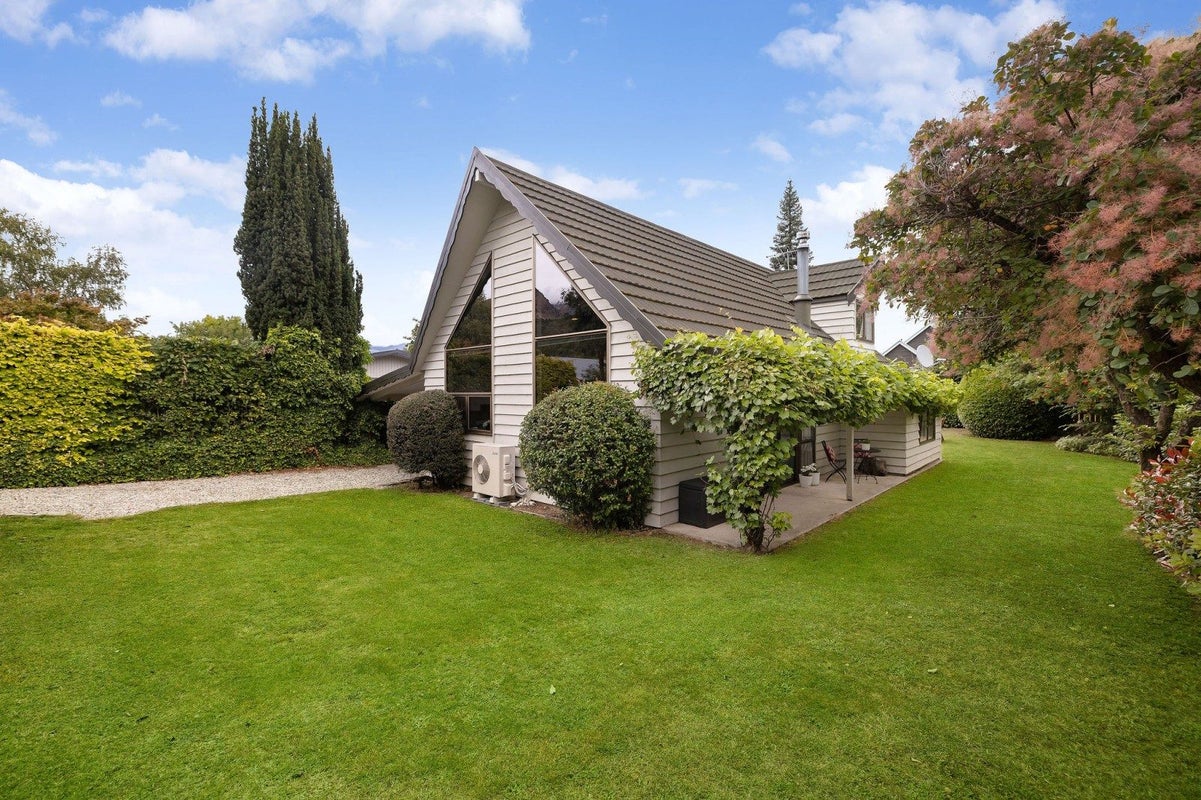 36 Adamson Drive, Arrowtown, Arrowtown - Carousel 1